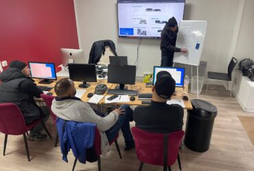 salle de cours de bases techniques au montage vidéo